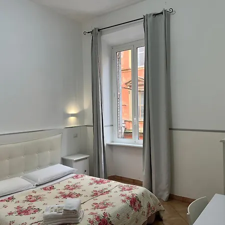 ゲストハウス ゴールデン レイシオ ローマ