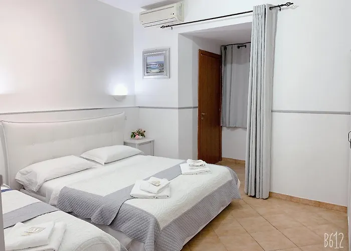 ゲストハウス ゴールデン レイシオ 2*