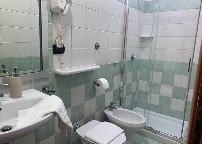 ゲストハウス ゴールデン レイシオ 2*